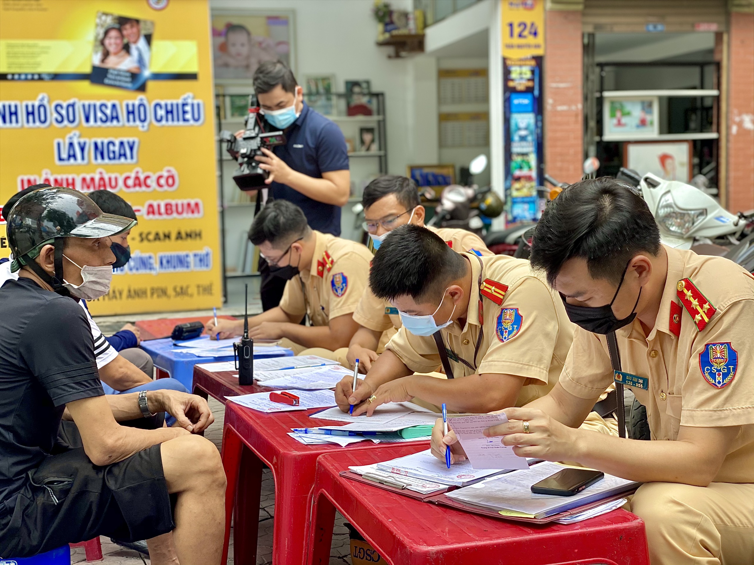 Kết quả ngày đầu tiên thực hiện Kế hoạch Tổng kiểm soát phương tiện xe mô tô,xe gắn máy